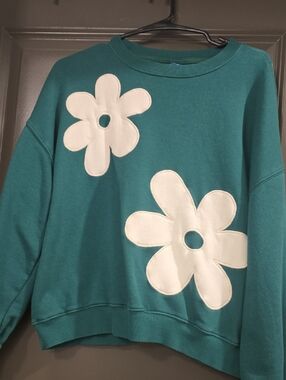 Old Navy green sweatshirt with cream flower detail